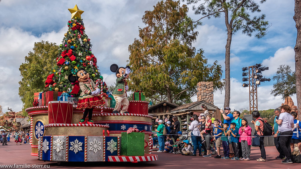 Mickey's Very Merry Christmas Parade