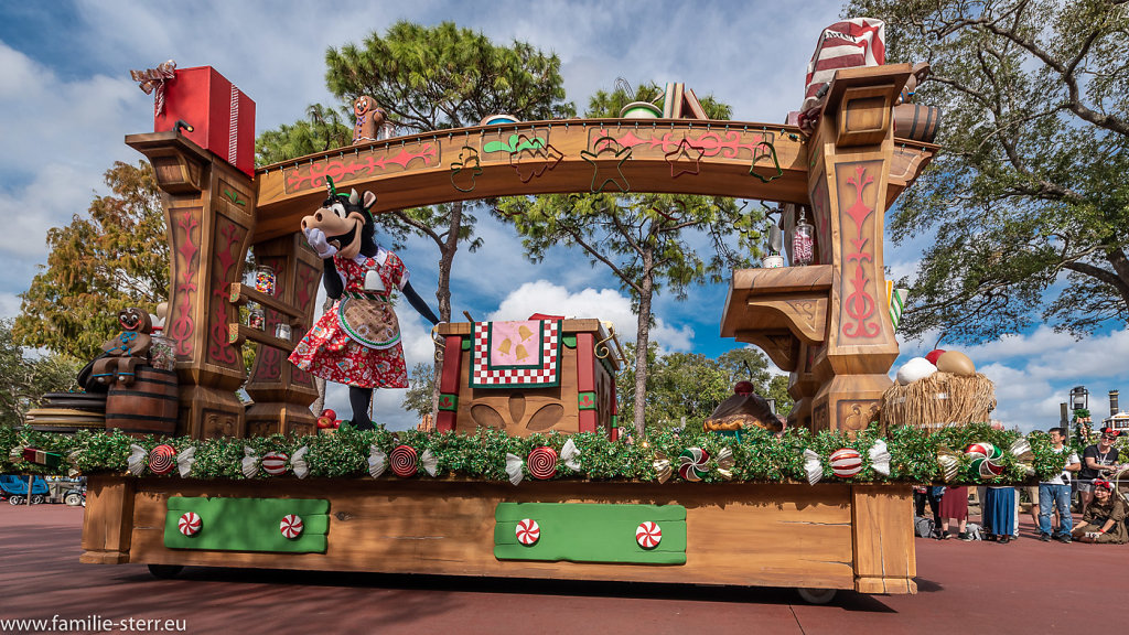 Mickey's Very Merry Christmas Parade