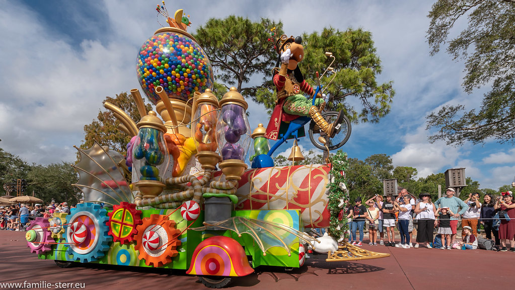 Mickey's Very Merry Christmas Parade