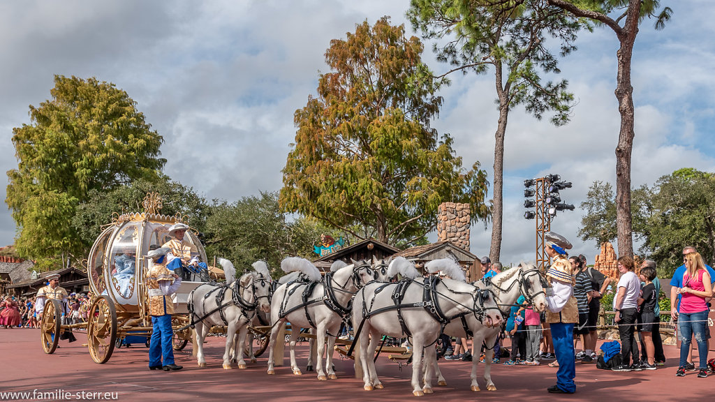 Mickey's Very Merry Christmas Parade